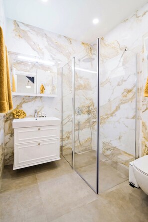 Villa, 3 slaapkamers, niet-roken | Badkamer | Gratis toiletartikelen, handdoeken, zeep, shampoo