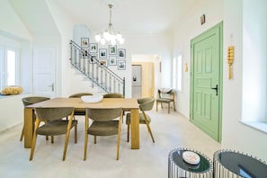 Villa, 3 Bedrooms, Non Smoking | Dining room