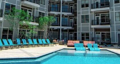 Modern Cozy Stay in Charlotte
Free Parking + Great Location