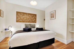 Unclassified image, 4 of 11, button - Welcome Cottage - Wi-Fi and On Street Parking (Invermay)