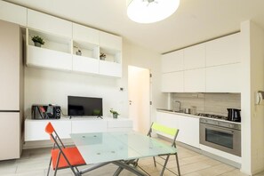 Huoneisto, parveke, näköala pihalle | Oleskelualue