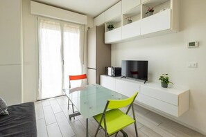 Apartment, Balcony, Courtyard View | Living area - Casa Maritè - Private Parking (Pisa)