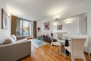 House - Central and Elegant City Apt With Balcony (London)