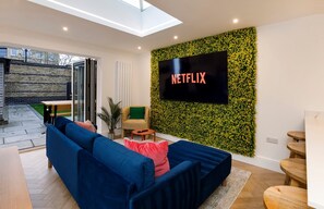 Lobby - Abbotsford House, sleeps 8 (York)