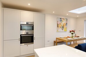 Private kitchen - Abbotsford House, sleeps 8 (York)