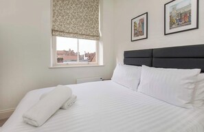 2 bedrooms, iron/ironing board, travel cot, WiFi - The Hunter Suite - York City Centre, Free Parking (York)