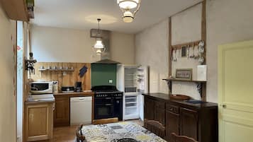 KĂŒhlschrank, Mikrowelle, GeschirrspĂŒler