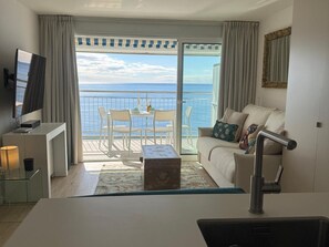 TV - Elegant studio with sea view - 3 guests (Calella de Palafrugell)