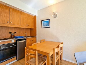 Fridge, microwave, oven, coffee/tea maker - Bright studio with balcony - 4 guests (Flaine)