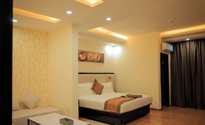 Studio Suite, Balcony, City View