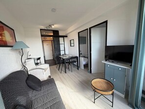 TV - Apartment with parking, sea view - 4 guests (Narbonne)