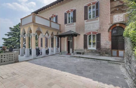 Exterior. Riva Apartment - Historic Villa, Lake Como