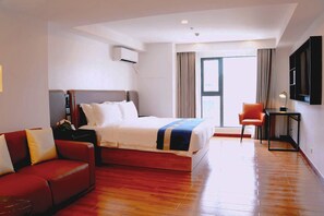 Deluxe King Room | 房內夾萬、書桌、免費 Wi-Fi、床單