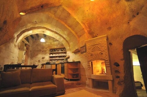 Anitya Cave House with Turkish Bath – Historic Winery Retreat