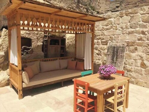 Anitya Cave House with Turkish Bath – Historic Winery Retreat