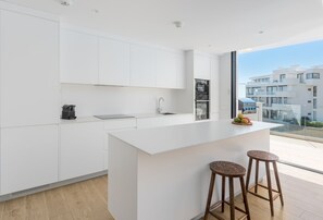 Kitchen - Paula Lemac | Modern Apartment with Panoramic Sea & Mountain Views & Terrace in El Higueron (Fuengirola)