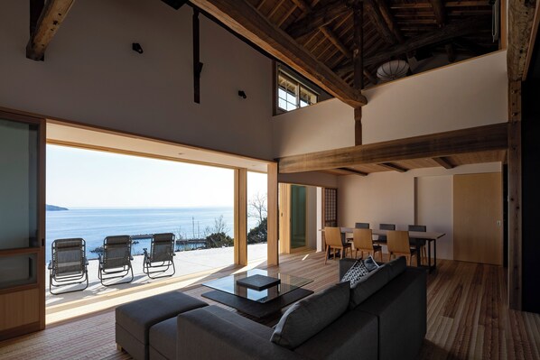 Villa, 5 Bedrooms, Lanai, Sea View | Outdoor dining