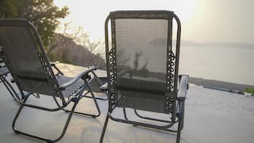 Villa, 5 Bedrooms, Lanai, Sea View | Property grounds