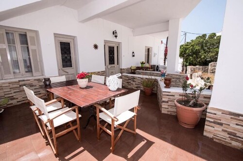 Naxian Harmony city centre Apartment (300 meters from the beach)