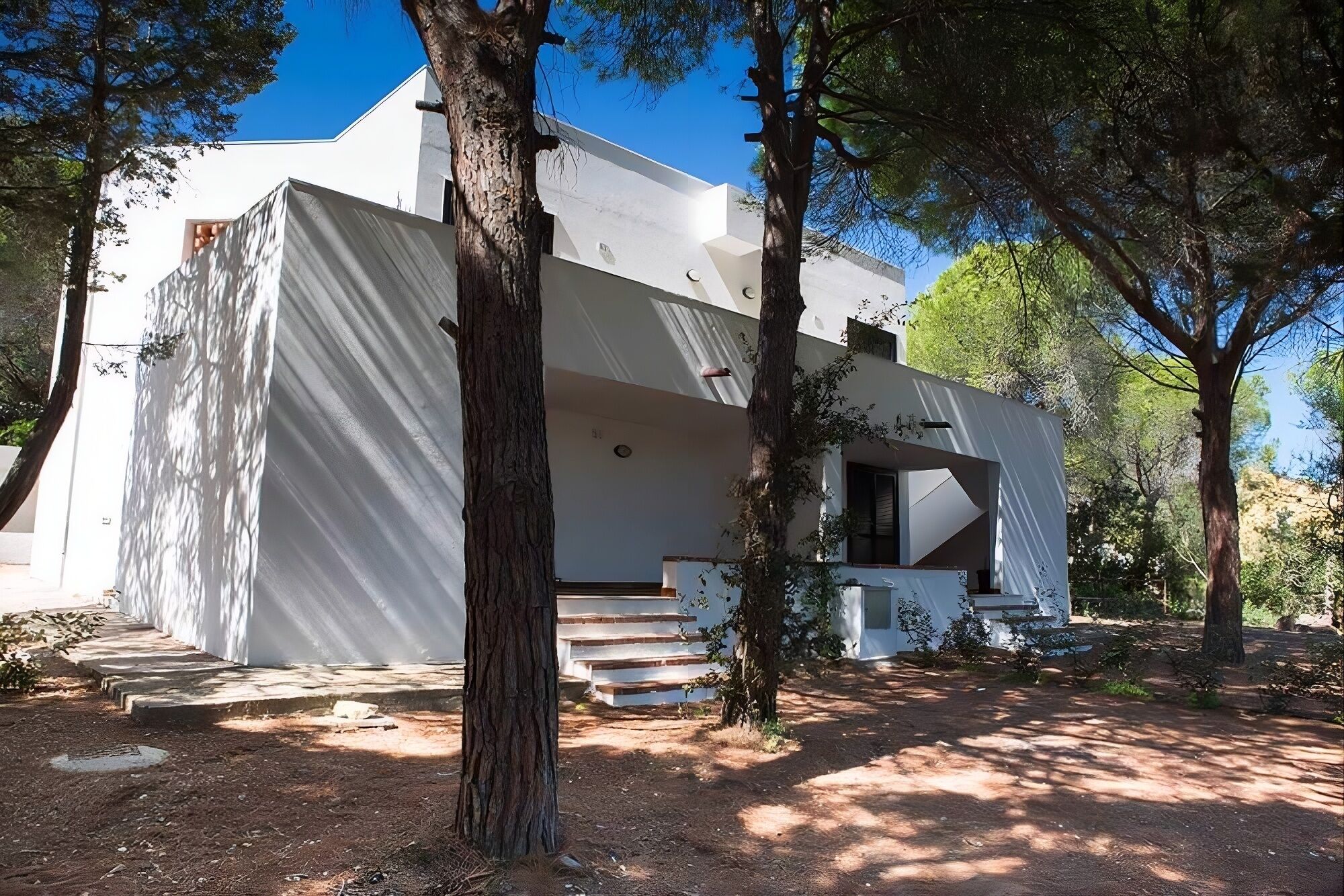 المنشأة من الخارج