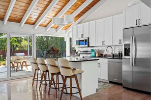 Private kitchen - Coastal Haven Ranch w/ Pool (Delray Beach)