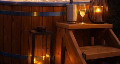 Luxury wooden wellness forest cottage with Hot tub - Lumiere 160A