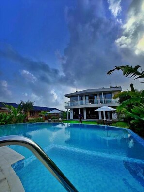 Outdoor pool - The Cloud Hotels & Resort Arambol (Arambol)