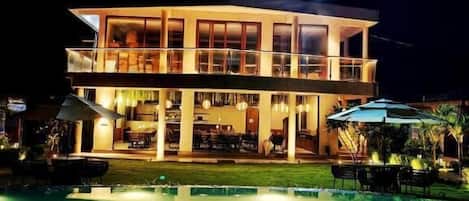 Phòng đôi Deluxe | Hồ bơi | Hồ bơi ngoài trời
