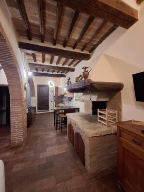 Living area - Il Pacchiarotto-Medieval Walls (Casole d'Elsa)