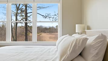 House, Multiple Beds, Patio, Garden View (Drift Cottage) | 4 bedrooms, individually decorated, individually furnished, bed sheets