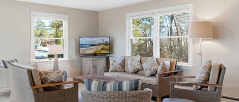 บ้านพัก, หลายเตียง, ลานระเบียง, วิวสวน (Drift Cottage) | บริเวณนั่งเล่น