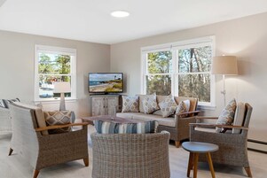 House, Multiple Beds, Patio, Garden View (Drift Cottage) | Living area