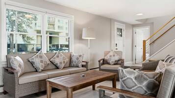 House, Multiple Beds, Patio, Garden View (Drift Cottage) | Living area