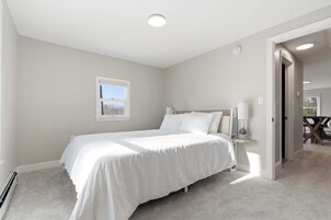 House, Multiple Beds, Patio, Garden View (Drift Cottage) | 4 bedrooms, individually decorated, individually furnished, bed sheets