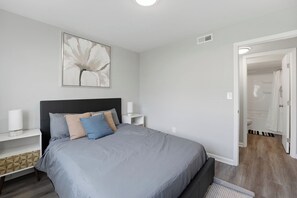 2 bedrooms, desk, iron/ironing board, travel cot - 2BR/2BA Apartment | Work-Friendly | Extended Stay (Durham)