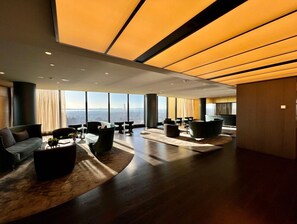 Interior - Skyline Suites | Floor-to-Ceiling Views, Level 38 (Southbank)
