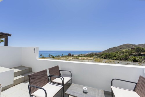 Apartment with sea view, in Macenas Resort