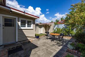 Unclassified image, 2 of 10, button - Sweet Dreams Cottage - Wifi, Netflix + Courtyard (Invermay)