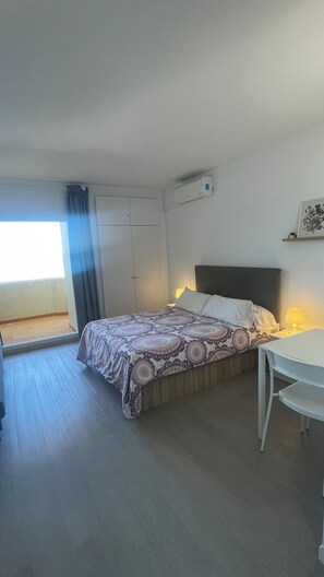 Room - Benal Beach Resort with pools and water slides, already open, with sea view (Benalmádena)