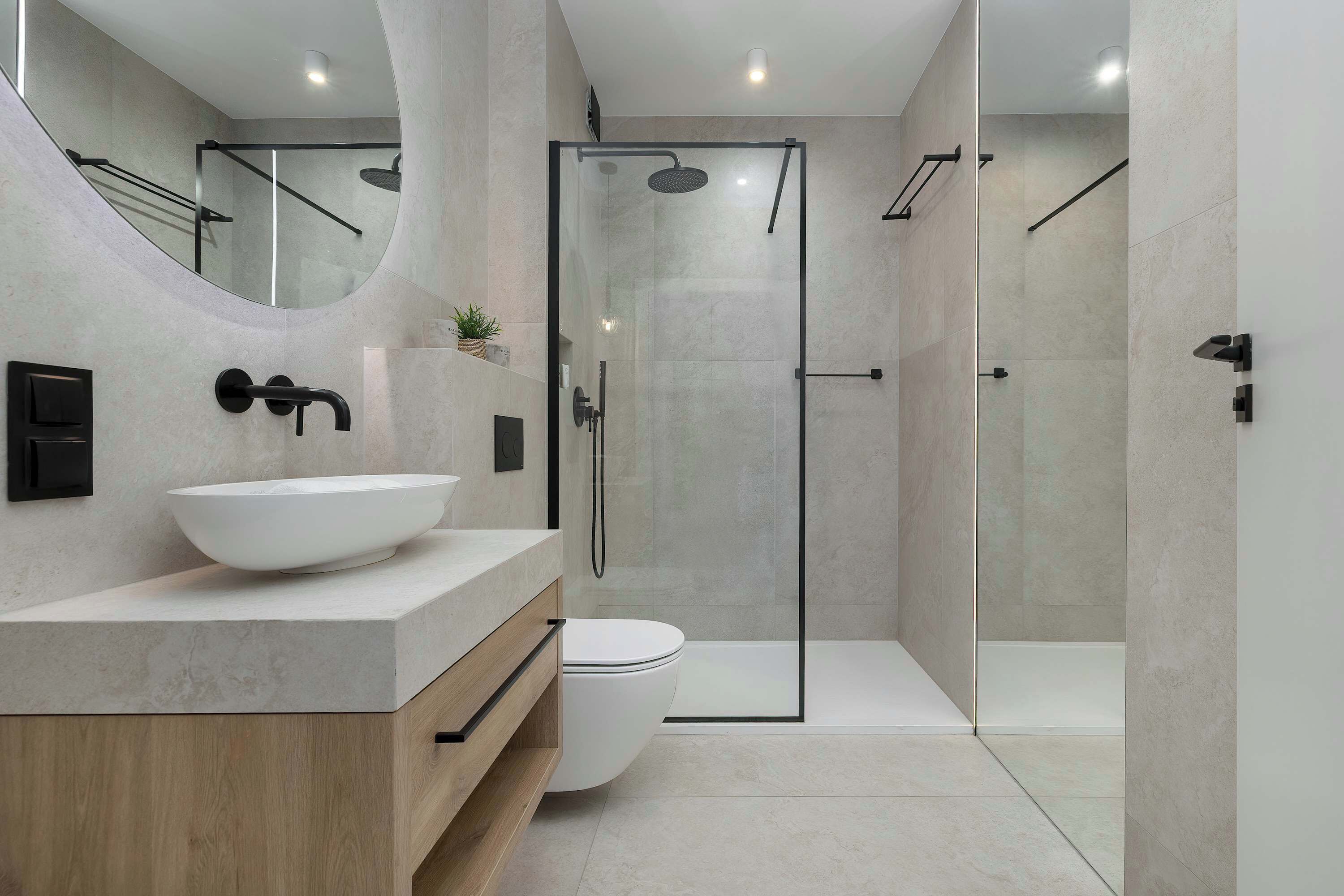 Shower, hair dryer, towels, shampoo