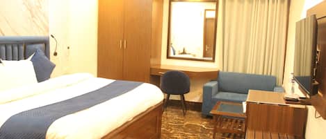 Deluxe Room | Egyptian cotton sheets, premium bedding, down duvets, memory-foam beds