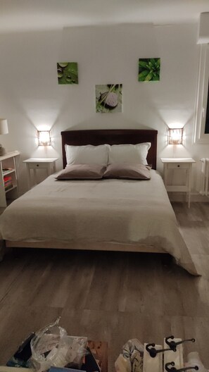 1 bedroom, WiFi, bed sheets - Charming vacation rental studio, countryside, large garden, beach 15 minutes away (Saint-Malo-de-Guersac)