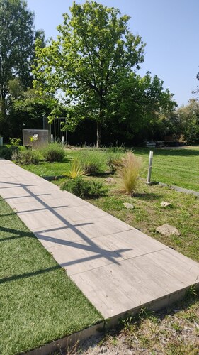 Charming vacation rental studio, countryside, large garden, beach 15 minutes away