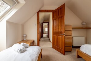 2 chambres, fer et planche à repasser, Wi-Fi gratuit, draps fournis