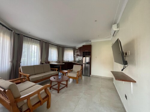 Spacious 2-Bedroom Apartment Le Cottage Mbale