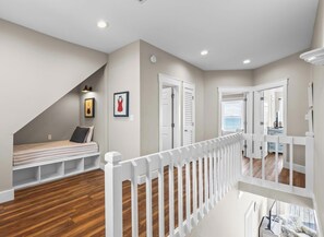 4 bedrooms, free WiFi, bed sheets - West Side of Beautiful Beach Front Duplex W. Dune Walkover - 4 Br 4 Ba (Gulf Shores)