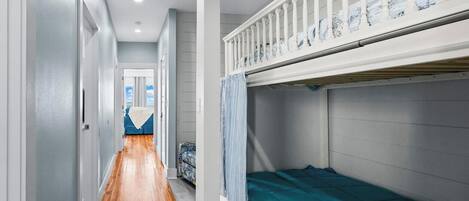 5 bedrooms, free WiFi, bed sheets