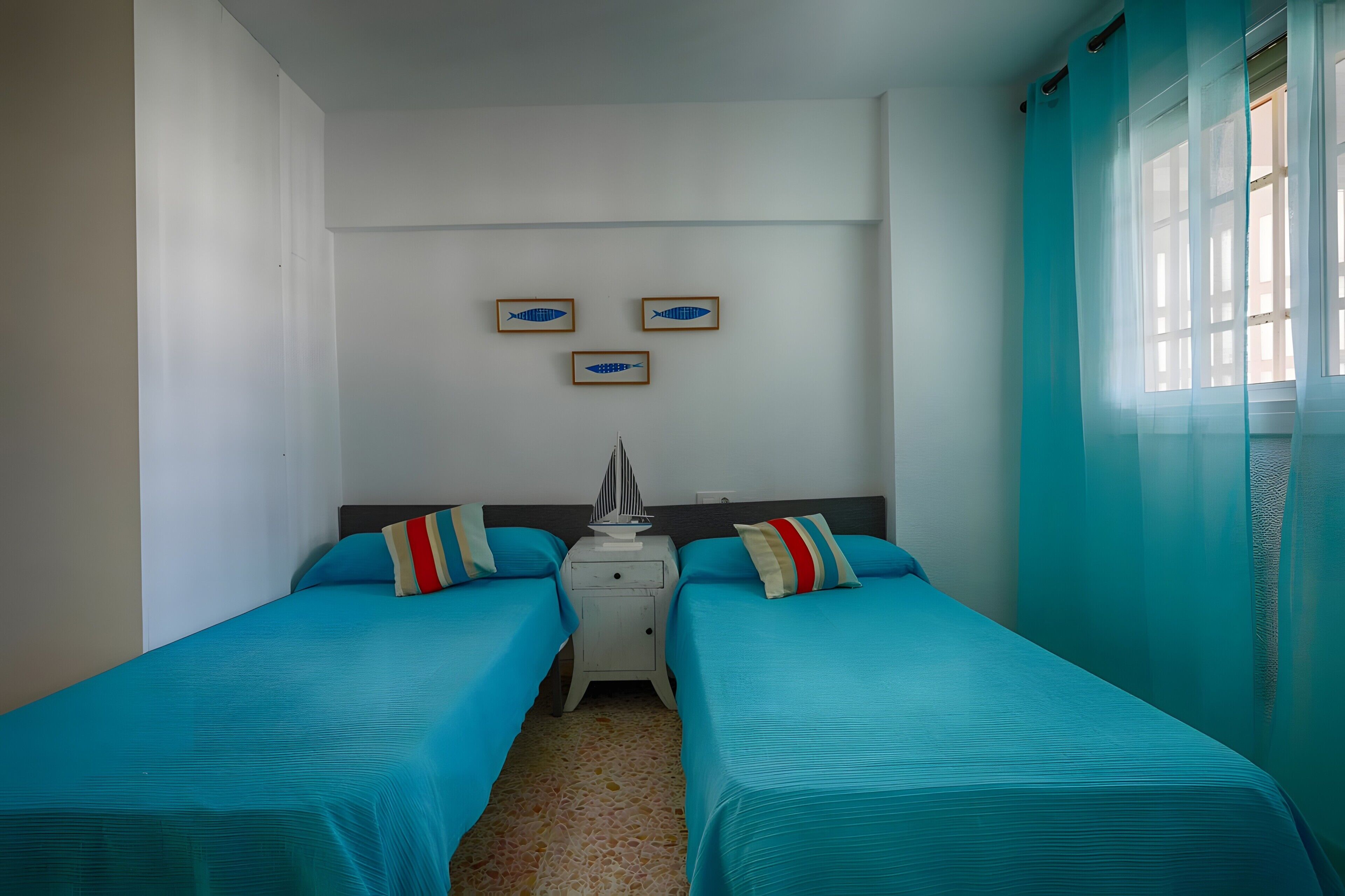 3 bedrooms, iron/ironing board, WiFi, bed sheets