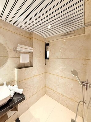 Luxury-Suite, Stadtblick | Badezimmer