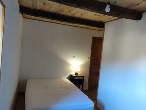 3 bedrooms, travel crib, free WiFi, bed sheets - Mas du Roy (Sénéchas)
